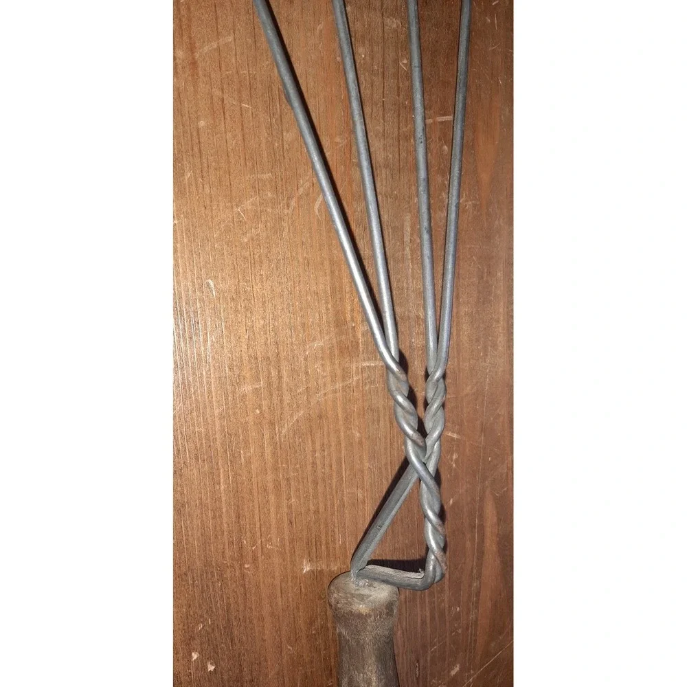 Vintage Large Wire Rug Beater Pillow Fluffer Wooden Handle 25